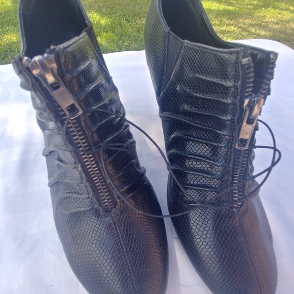 Jasmine Amity Black Booties    Sz 9W - Picture 14 of 16
